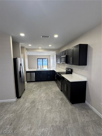 1004 Diplomat PKWY W, Cape Coral, FL 33993