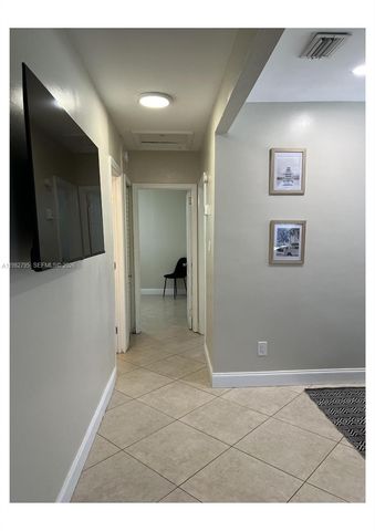 2415 Grant St, Hollywood, FL 33020