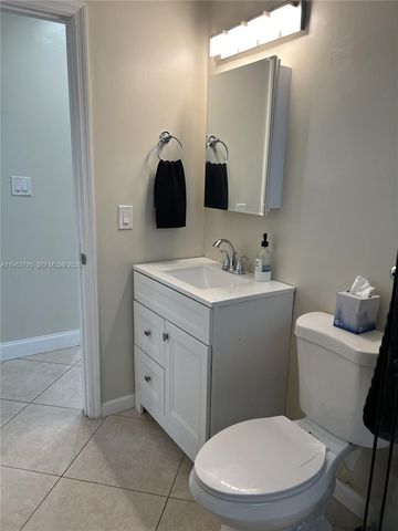 2415 Grant St, Hollywood, FL 33020