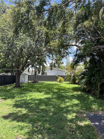 2415 Grant St, Hollywood, FL 33020