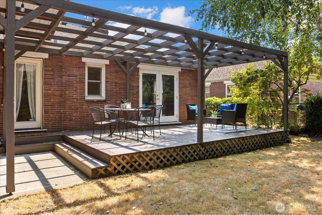 8327 24th Avenue NW, Seattle, WA 98117