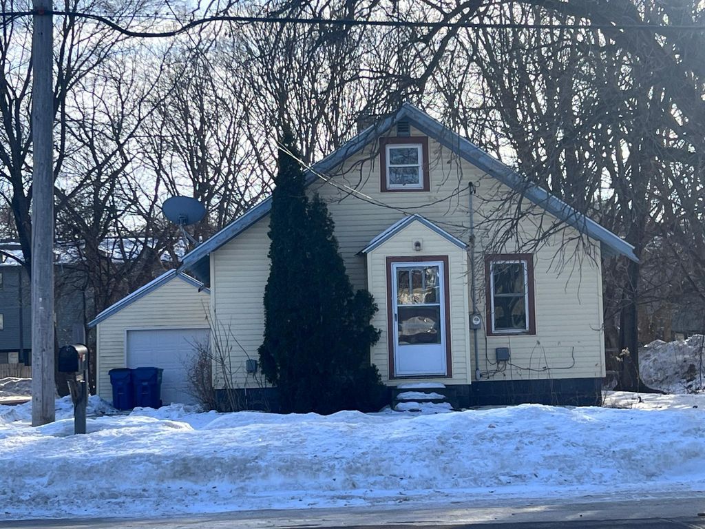 1712 University Drive SE, Saint Cloud, MN 56304