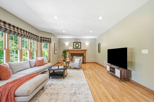 5 Cobb Ln., Littleton, MA 01460