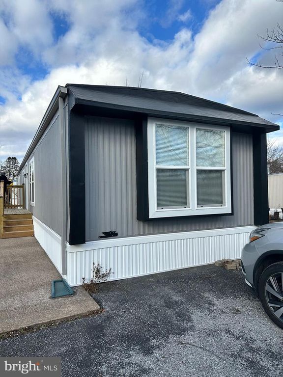 41 REDWOOD LANE, Carlisle, PA 17015