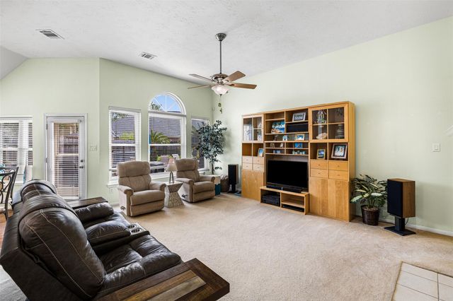 312 Summer Haven Circle, League City, TX 77573