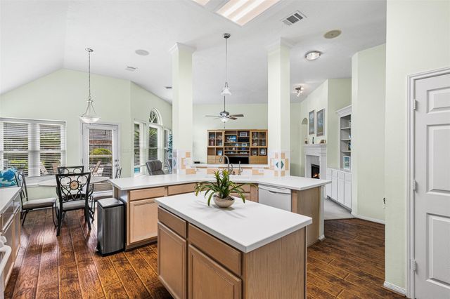 312 Summer Haven Circle, League City, TX 77573