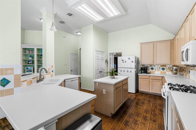 312 Summer Haven Circle, League City, TX 77573