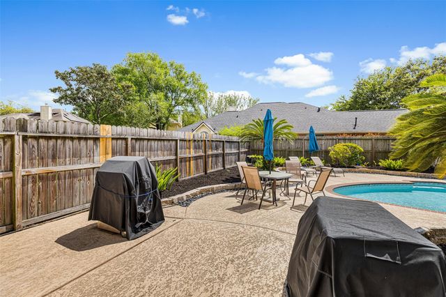 312 Summer Haven Circle, League City, TX 77573