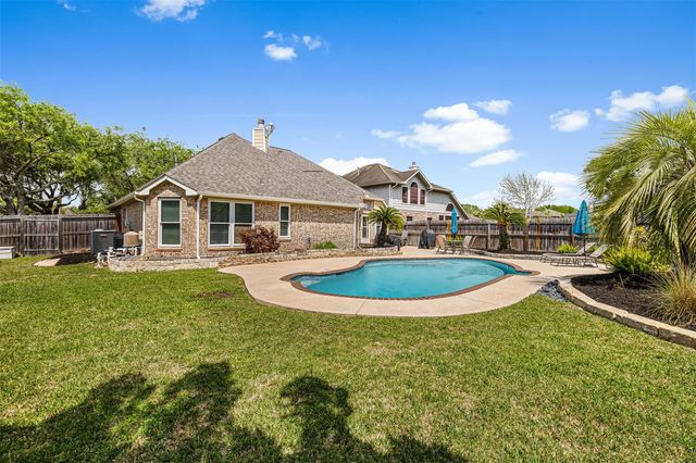 312 Summer Haven Circle, League City, TX 77573