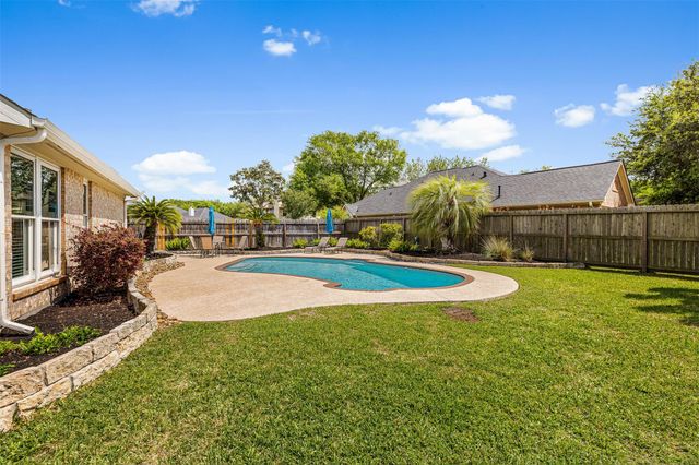 312 Summer Haven Circle, League City, TX 77573
