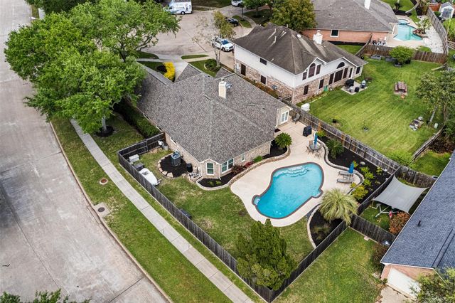 312 Summer Haven Circle, League City, TX 77573