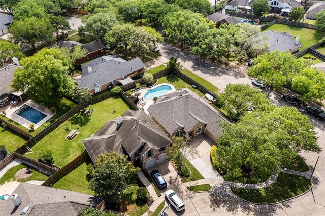 312 Summer Haven Circle, League City, TX 77573