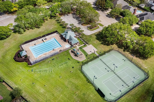 312 Summer Haven Circle, League City, TX 77573