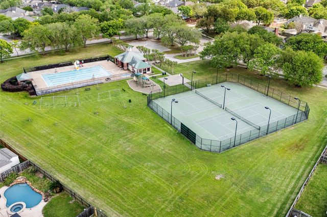 312 Summer Haven Circle, League City, TX 77573