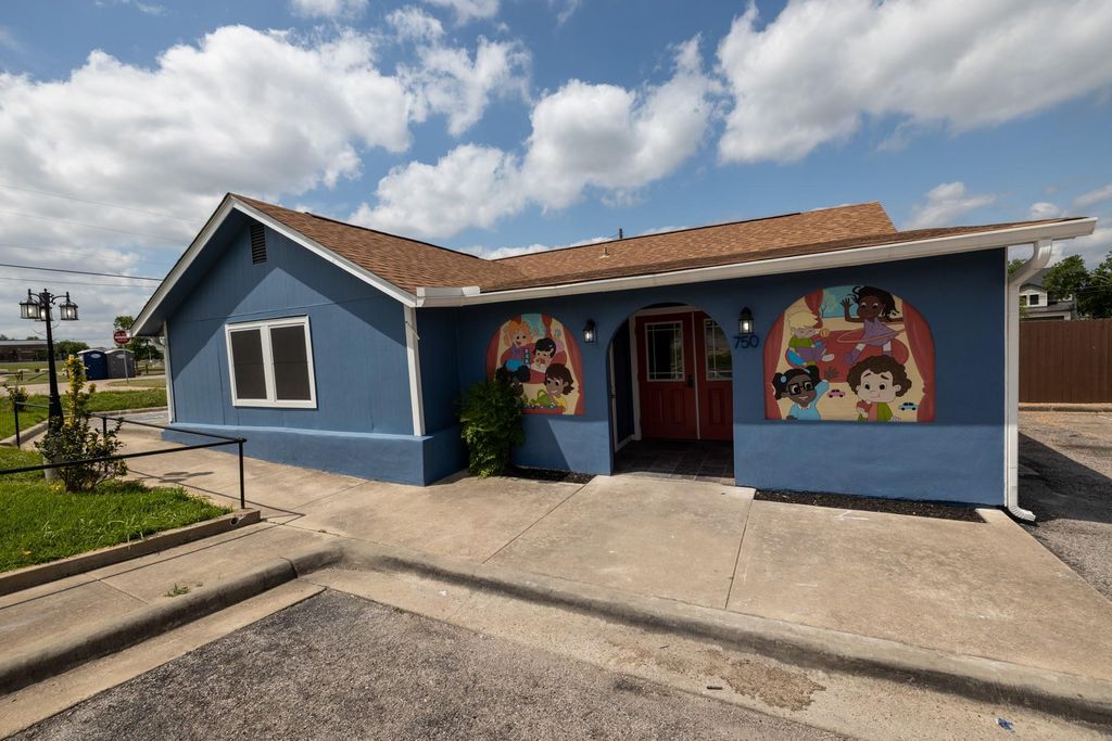 750 S Mays ST, Round Rock, TX 78664