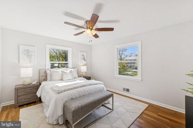 9709 CORKRAN LN, Bethesda, MD 20817