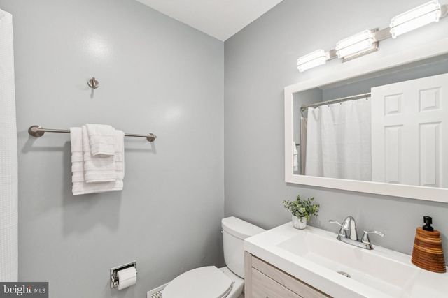 9709 CORKRAN LN, Bethesda, MD 20817