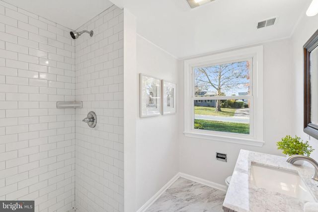 9709 CORKRAN LN, Bethesda, MD 20817