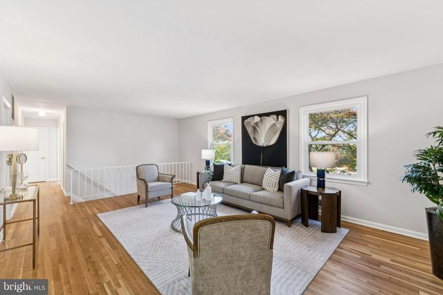 9709 CORKRAN LN, Bethesda, MD 20817