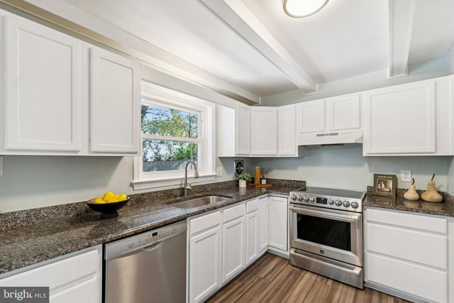 9709 CORKRAN LN, Bethesda, MD 20817