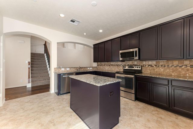 9615 Landon Lake Drive, Pearland, TX 77584