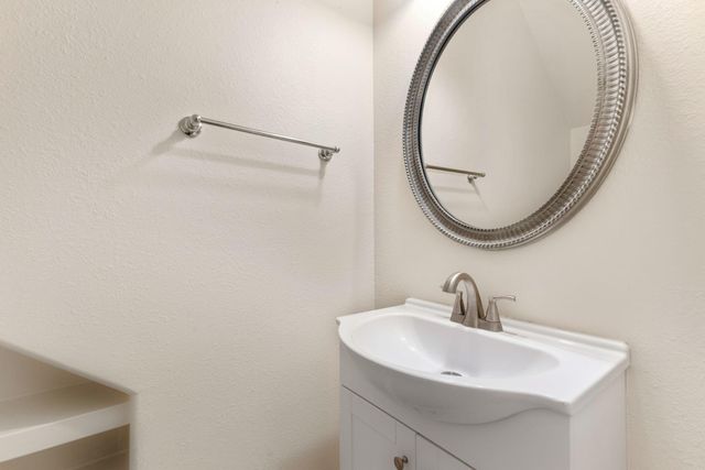 9615 Landon Lake Drive, Pearland, TX 77584