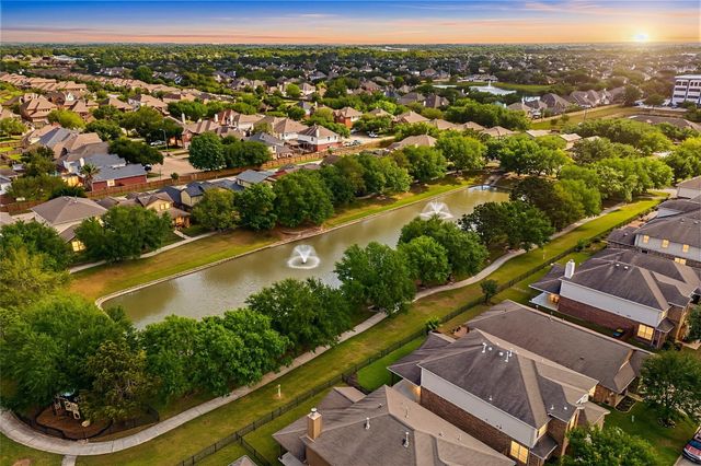 9615 Landon Lake Drive, Pearland, TX 77584