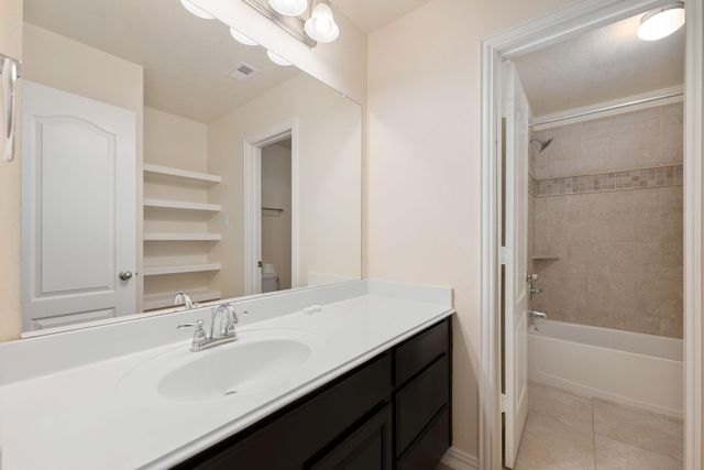 9615 Landon Lake Drive, Pearland, TX 77584