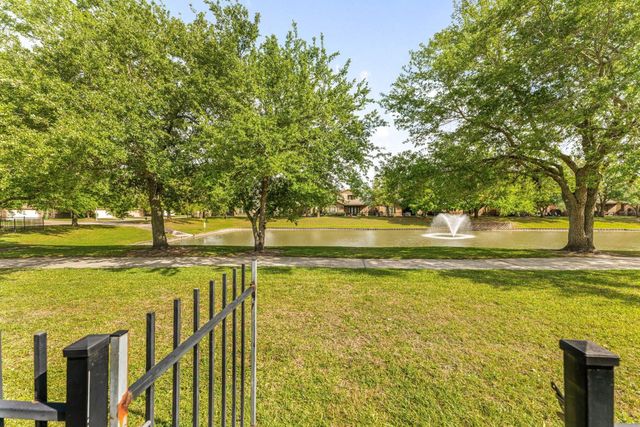 9615 Landon Lake Drive, Pearland, TX 77584