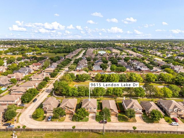 9615 Landon Lake Drive, Pearland, TX 77584