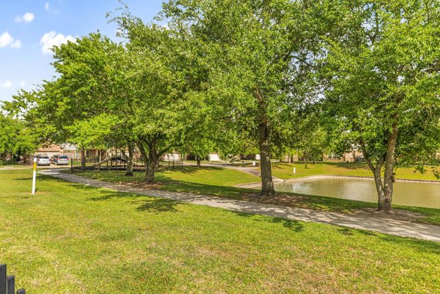 9615 Landon Lake Drive, Pearland, TX 77584