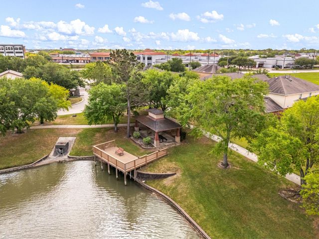 9615 Landon Lake Drive, Pearland, TX 77584