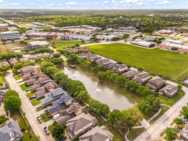 9615 Landon Lake Drive, Pearland, TX 77584