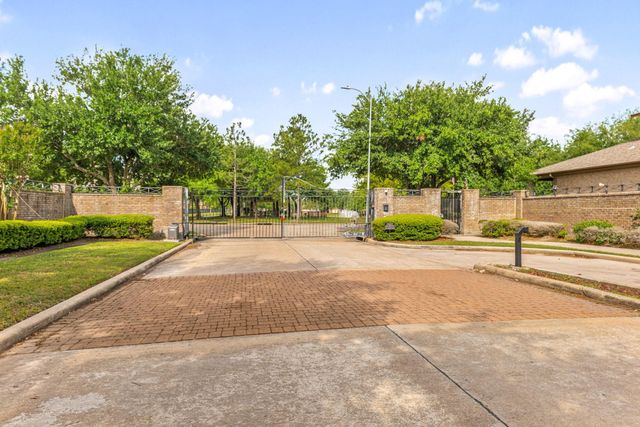 9615 Landon Lake Drive, Pearland, TX 77584