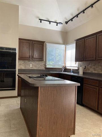 471 Saint Thomas Isle Lane, Wildwood, MO 63040