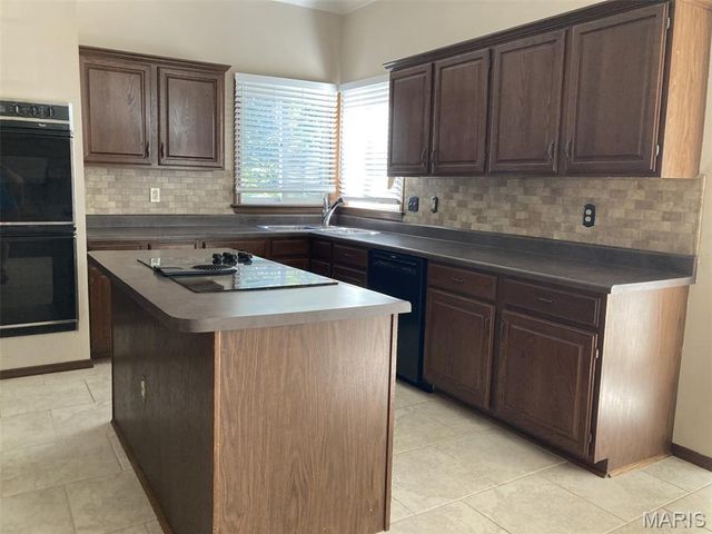 471 Saint Thomas Isle Lane, Wildwood, MO 63040