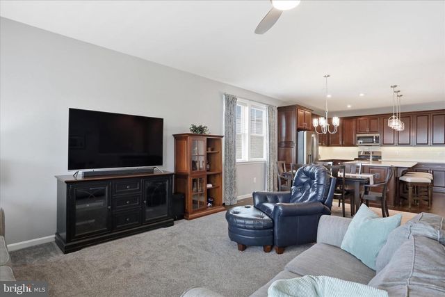 12700 WALLACE CT, Hagerstown, MD 21740