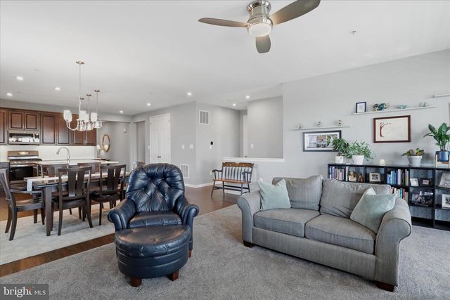 12700 WALLACE CT, Hagerstown, MD 21740