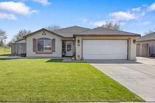 1915 Valley Springs Avenue, Hanford, CA 93230