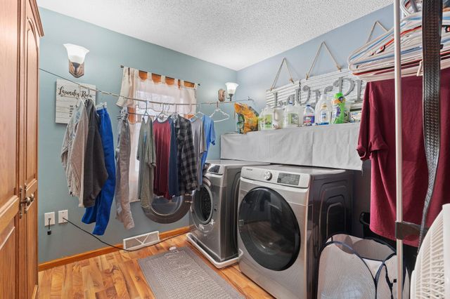 656 Lincoln Drive, Wyoming, MN 55092