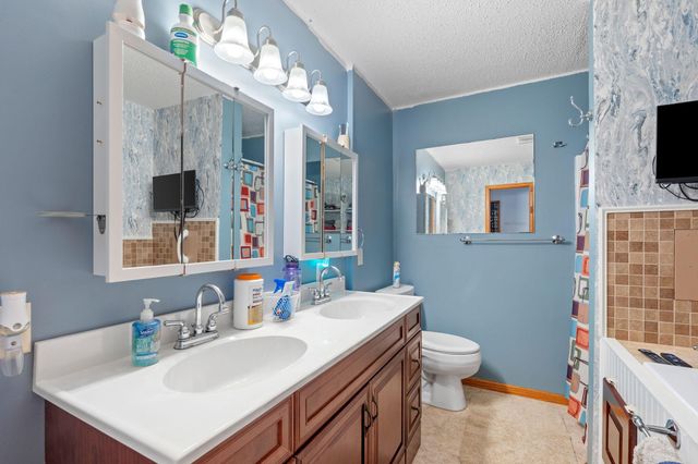 656 Lincoln Drive, Wyoming, MN 55092