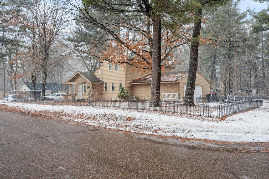 656 Lincoln Drive, Wyoming, MN 55092 — photo 2