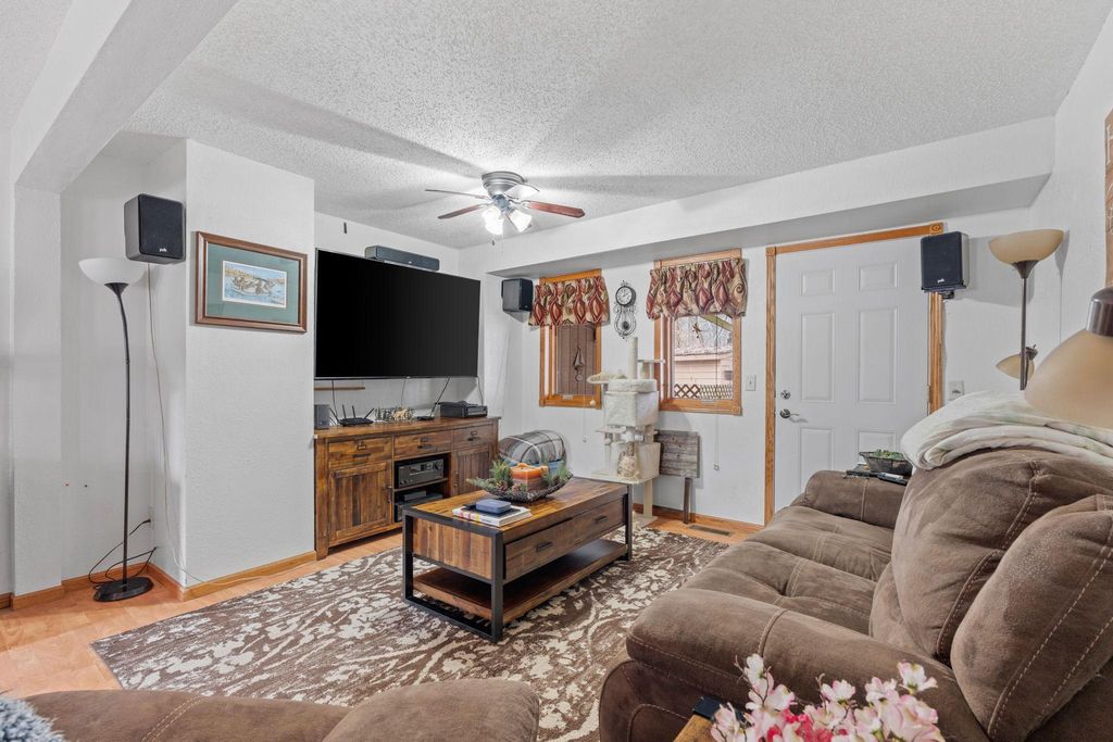 656 Lincoln Drive, Wyoming, MN 55092 — photo 3