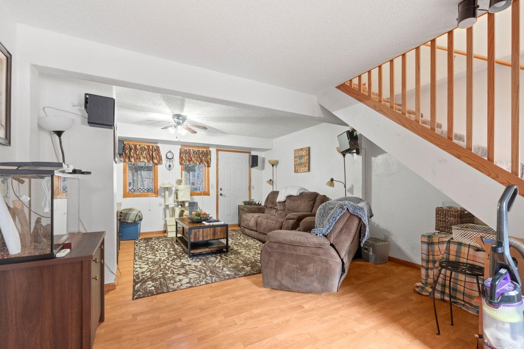 656 Lincoln Drive, Wyoming, MN 55092 — photo 5