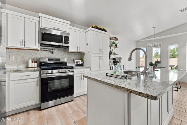 365 PLATEAU Drive, Socorro, TX 79927