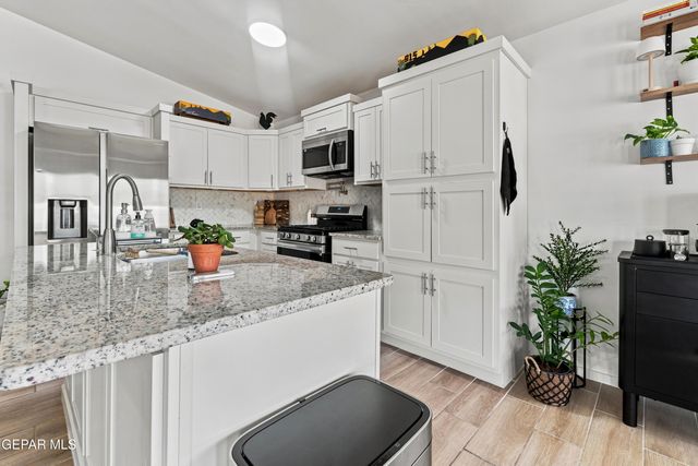 365 PLATEAU Drive, Socorro, TX 79927