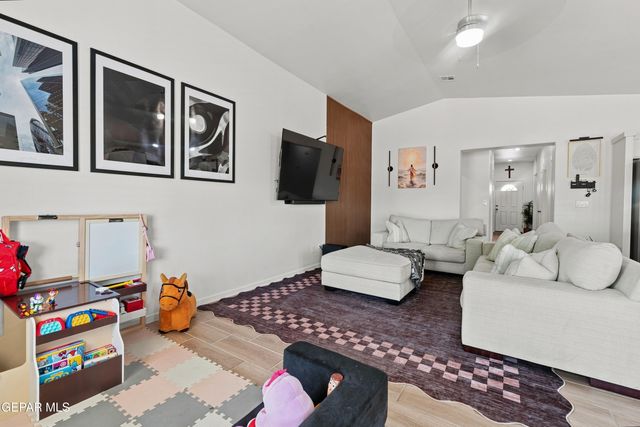 365 PLATEAU Drive, Socorro, TX 79927