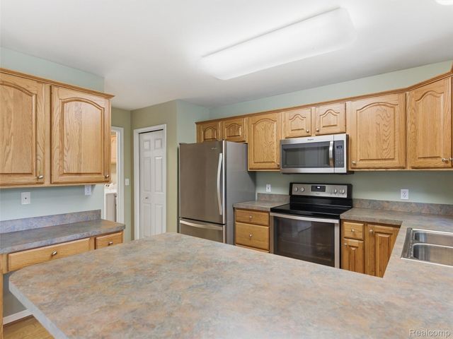 12311 Water Greens Court, Fenton Charter Township, MI 48430