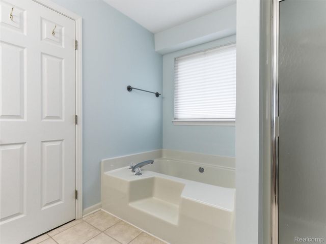 12311 Water Greens Court, Fenton Charter Township, MI 48430