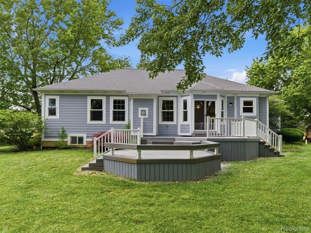 12311 Water Greens Court, Fenton Charter Township, MI 48430